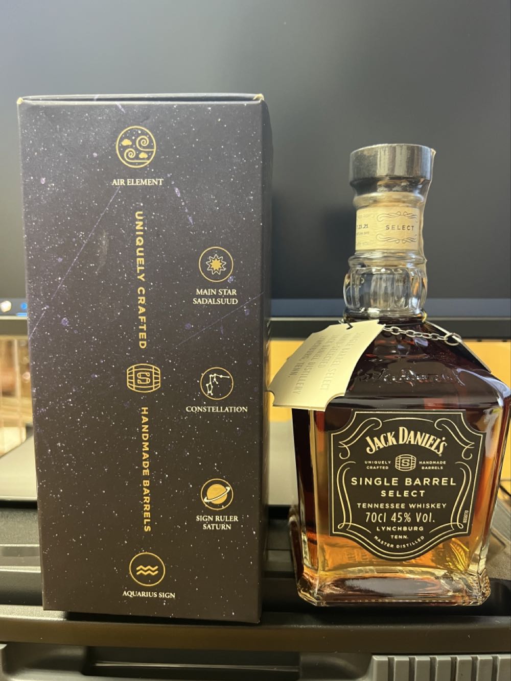 Zodiac Aquarius 2021 Poland - Jack Daniel Distillery (700 mL) alcohol collectible - Main Image 2