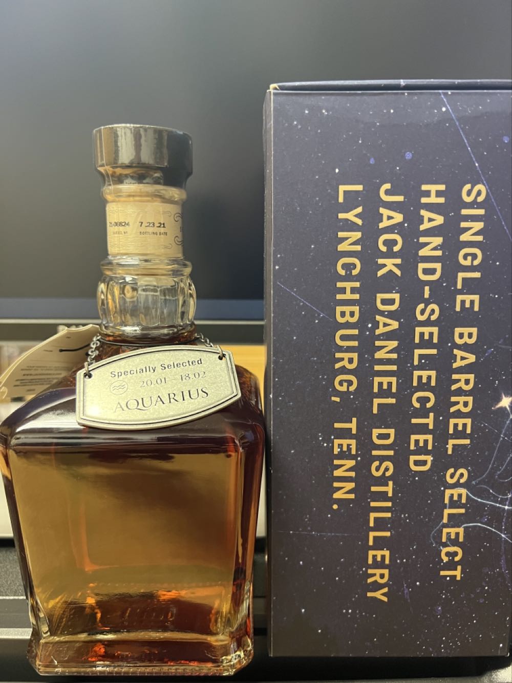 Zodiac Aquarius 2021 Poland - Jack Daniel Distillery (700 mL) alcohol collectible - Main Image 4