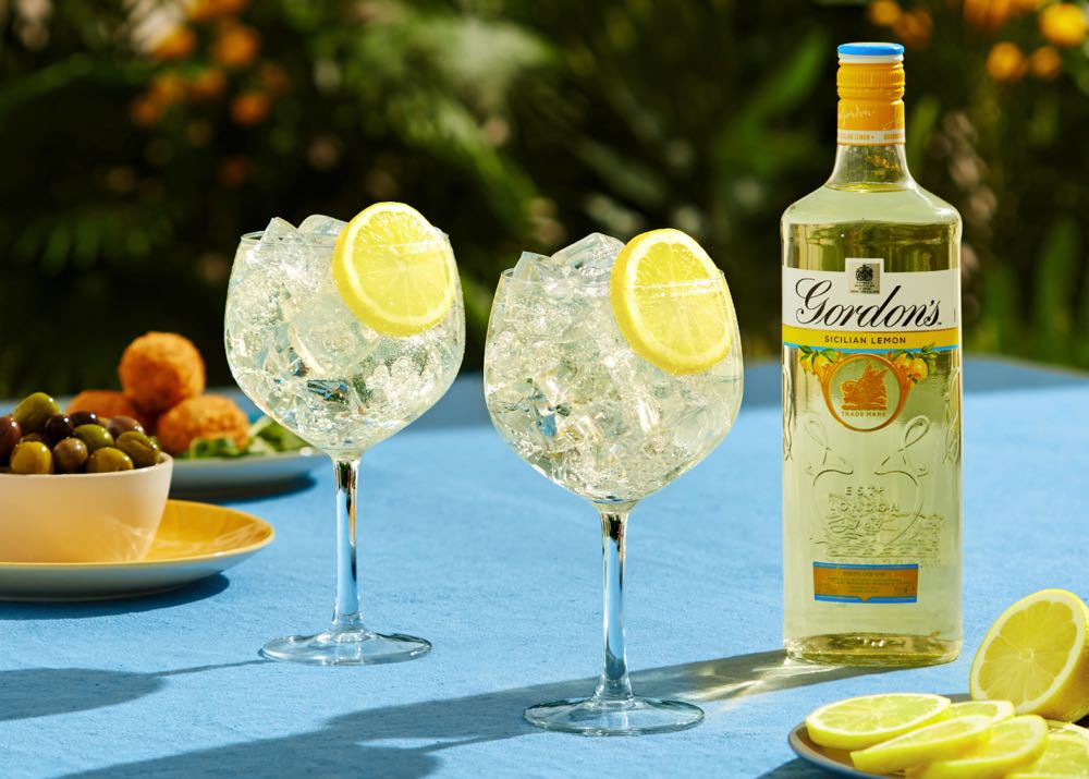 Gordon’s Sicilian Lemon - Tanqueray Gordon And Co. Ltd. (700 mL) alcohol collectible [Barcode 5000289932479] - Main Image 2