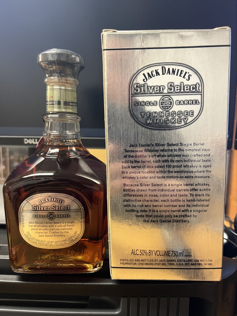 Silver Select Single Barrel 2004 - Jack Daniel Distillery (750 mL) alcohol collectible - Main Image 2