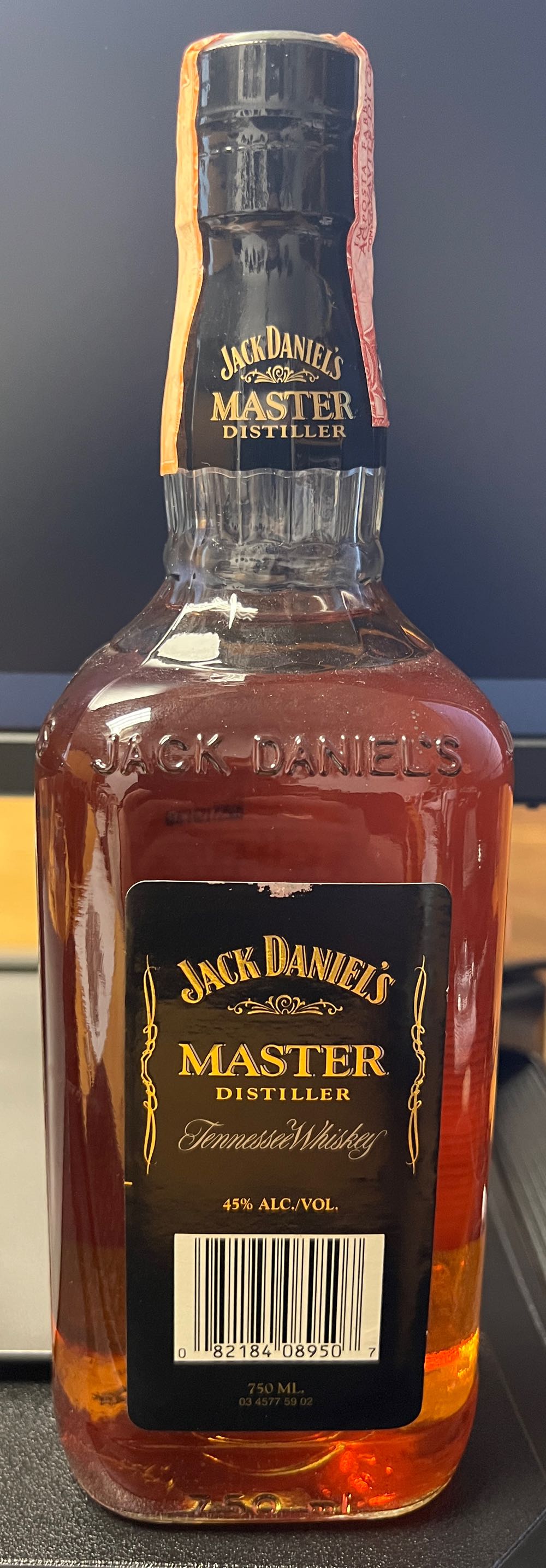 Master Distiller 1996 With Box - Jack Daniel Distillery (750 mL) alcohol collectible [Barcode 082184089507] - Main Image 3
