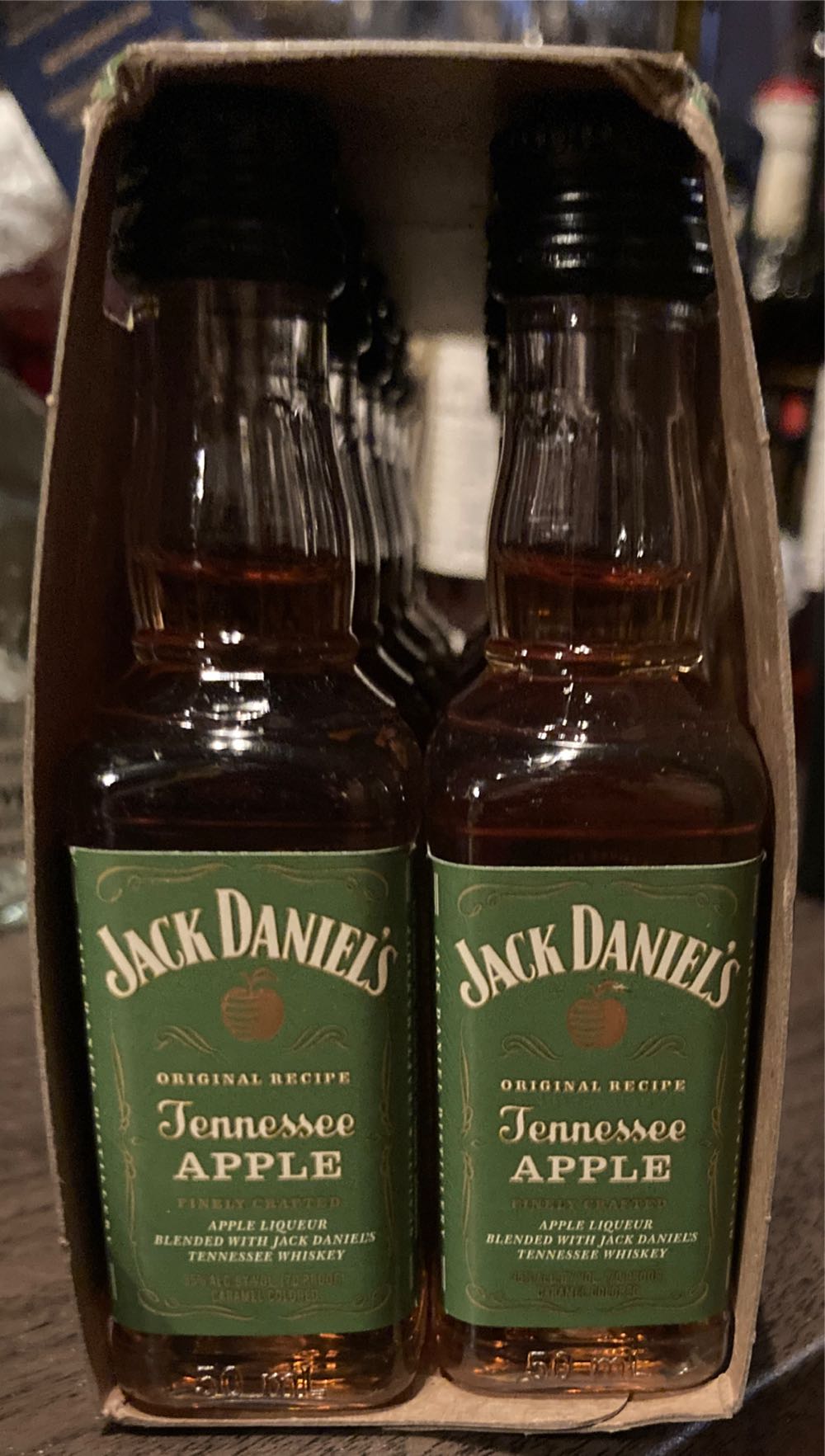 Jack Daniels Whiskey - Jack Daniels (50 mL) alcohol collectible [Barcode 082184204399] - Main Image 2