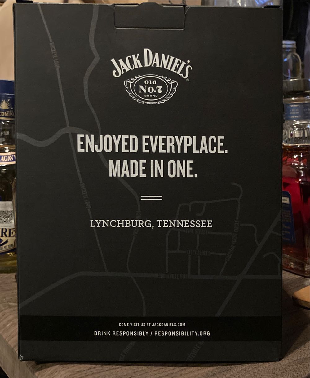 JD 750ml 2018 Two Rocks Glasses - Jack Daniels (750 mL) alcohol collectible [Barcode 082184201985] - Main Image 2