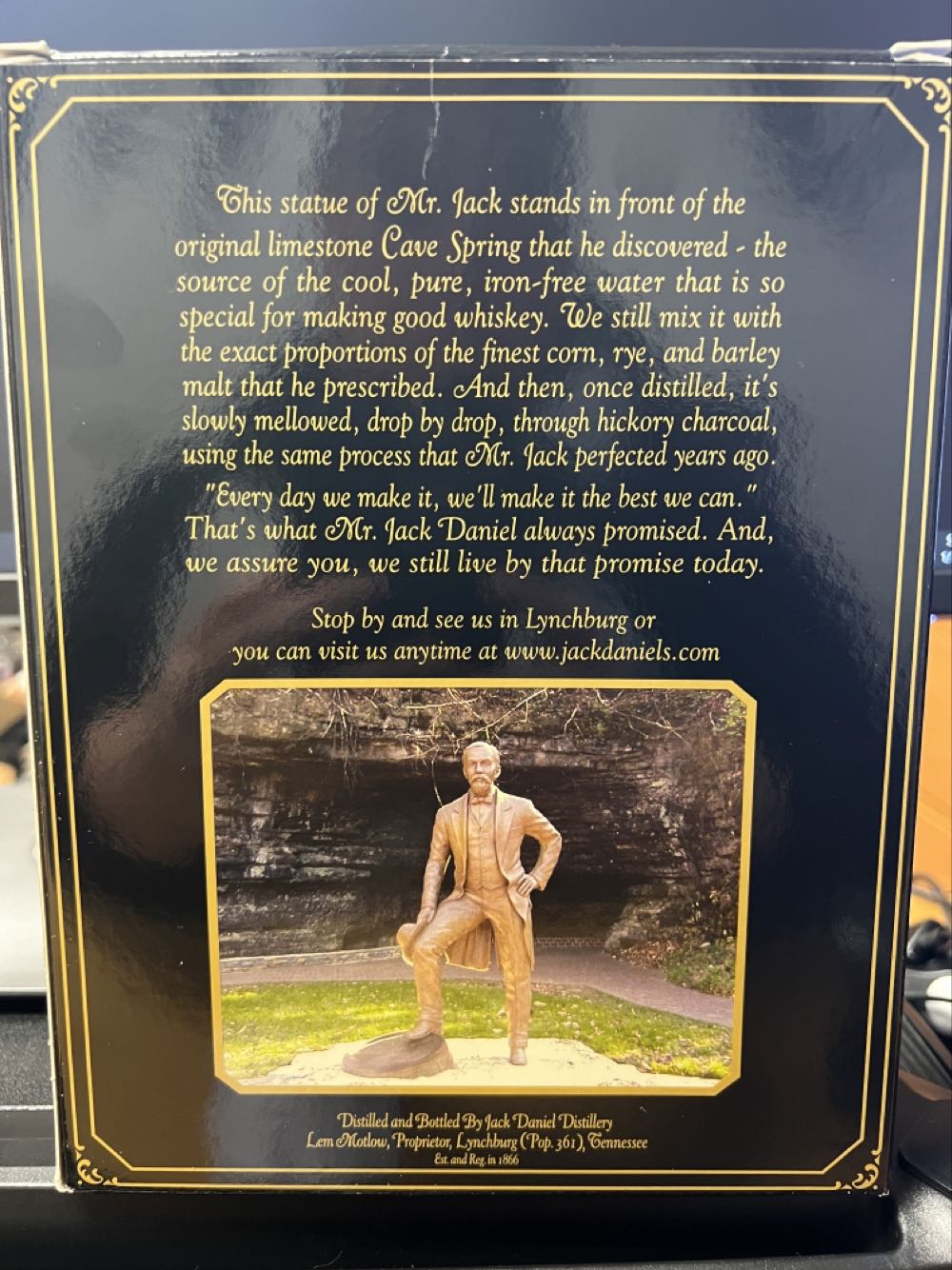 Set Black Label & Key Chain - Shot Glass - Jack Daniel Distillery (375 mL) alcohol collectible [Barcode 082184084694] - Main Image 2