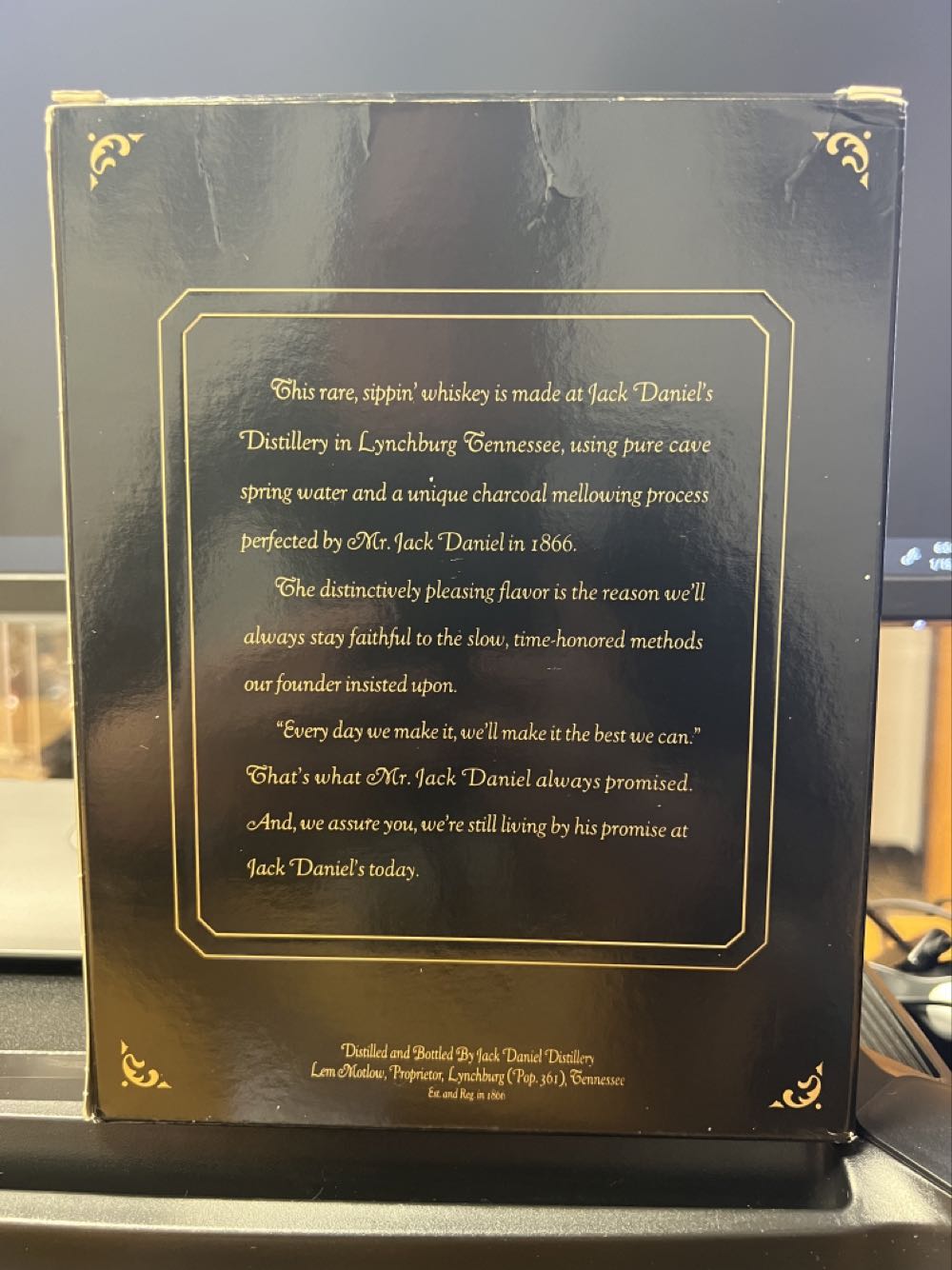 Set Black Label Round Key Chain- Clear Shot Glass - Jack Daniel Distillery (375 mL) alcohol collectible [Barcode 082184081525] - Main Image 2