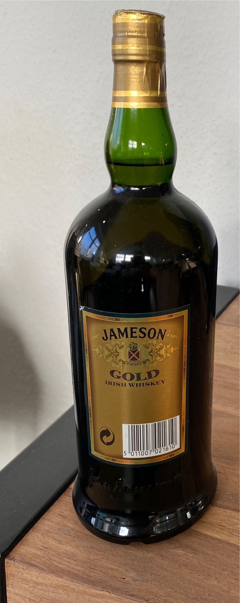 Reserve Whisky Jameson Gold Reserve Irish Whiskey  (700 mL) alcohol collectible [Barcode 5011007021610] - Main Image 2