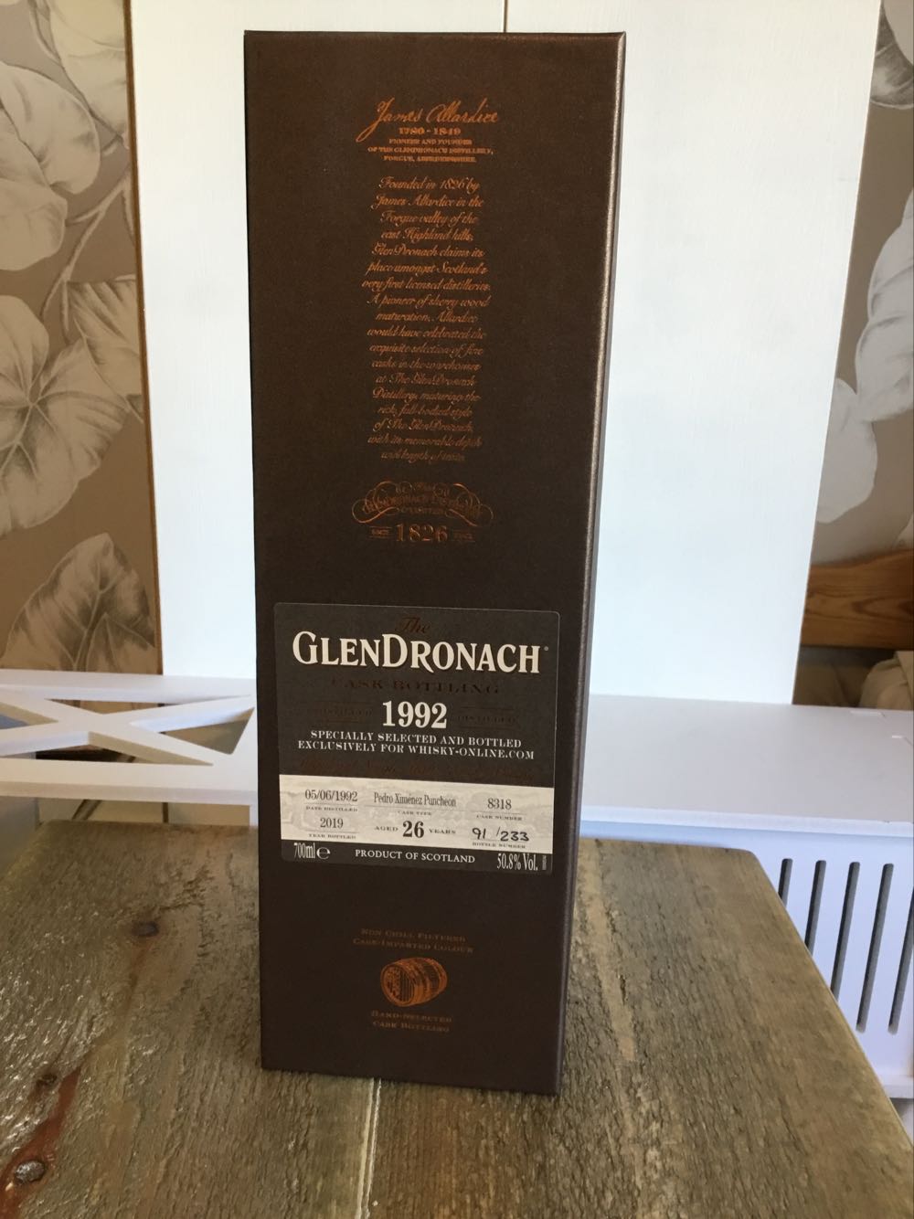 Glendronach 26 Years Old Single Cask No. 8318 ... (2025) - The Glendronach Distillery alcohol collectible [Barcode 5060399688260] - Main Image 2