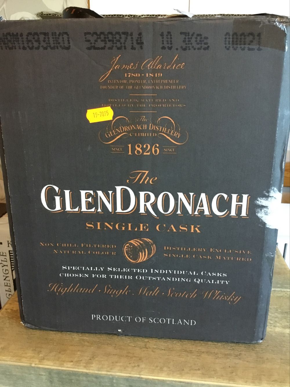 Glendronach 26 Years Old Single Cask No. 8318 ... (2025) - The Glendronach Distillery alcohol collectible [Barcode 5060399688260] - Main Image 3