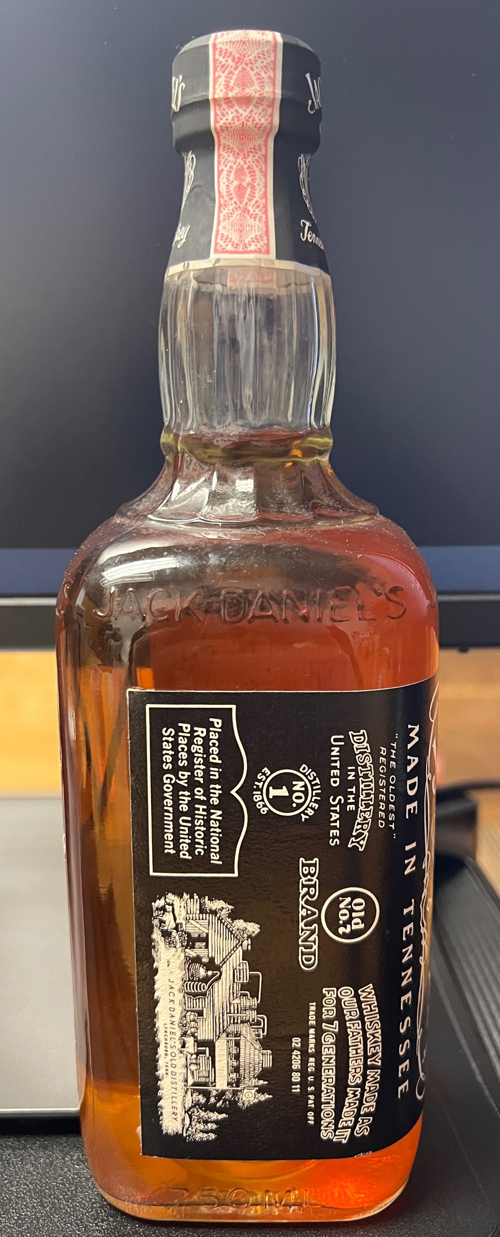 Black Label 1989 Australian Import - Jack Daniel Distillery (750 mL) alcohol collectible [Barcode 082184090466] - Main Image 2