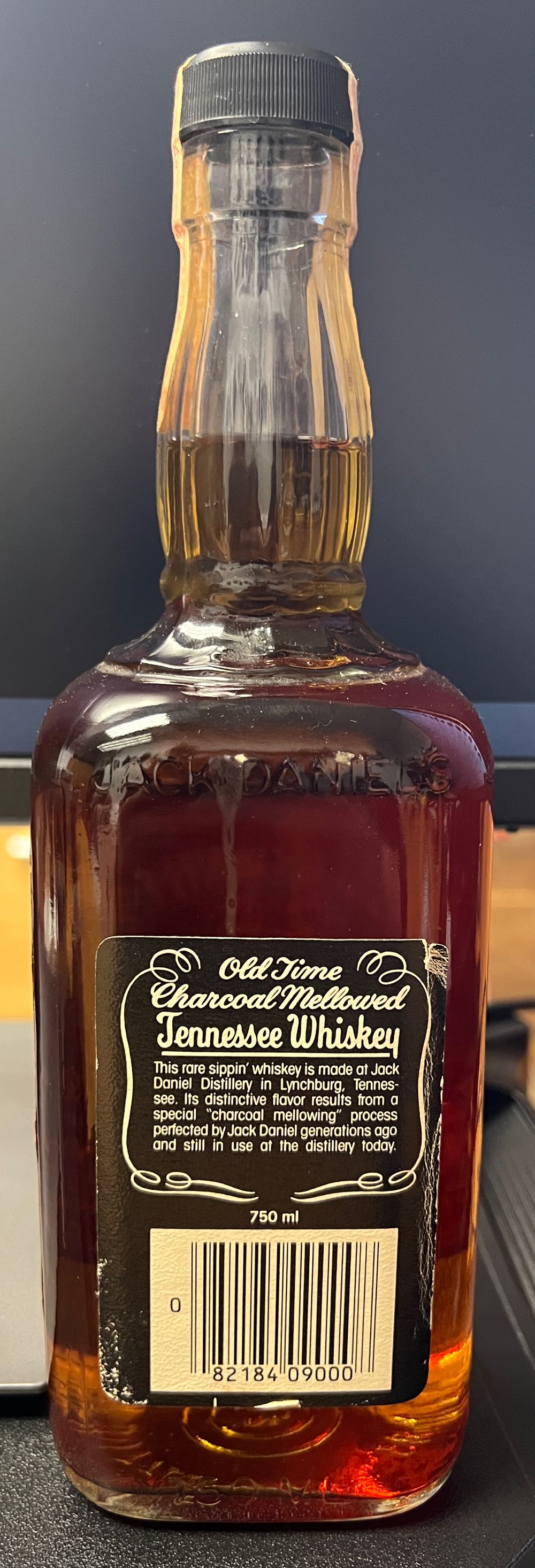 Black Label 1983 Japan - Jack Daniel Distillery (750 mL) alcohol collectible [Barcode 082184090008] - Main Image 4