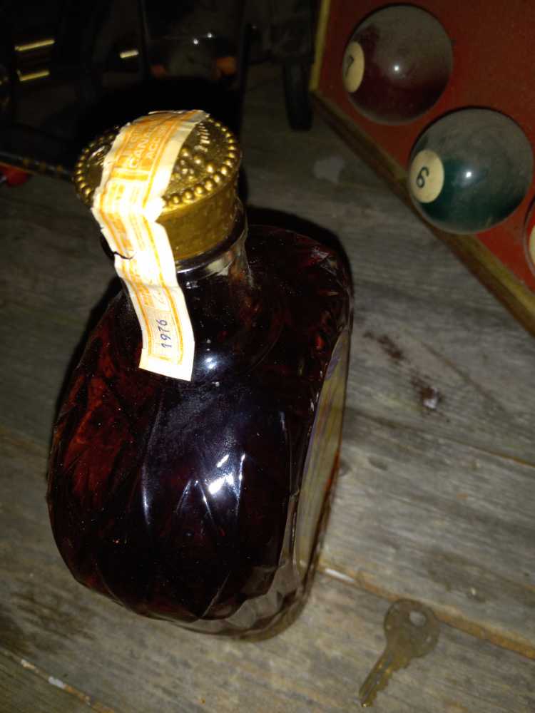 1972 - Crown Royal alcohol collectible - Main Image 3