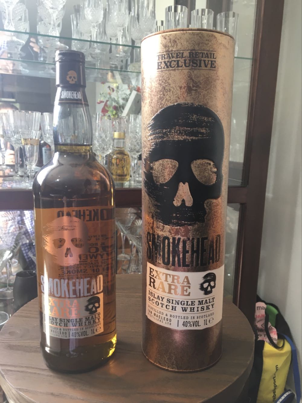 Smokehead Single Malt Whisky Extra Rare - Ian MacLeod Distilleries (1000 mL) alcohol collectible [Barcode 5010852040456] - Main Image 2