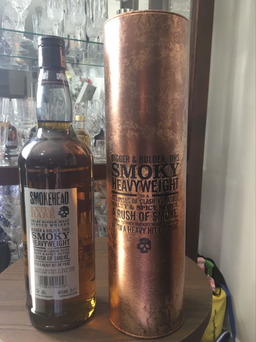 Smokehead Single Malt Whisky Extra Rare - Ian MacLeod Distilleries (1000 mL) alcohol collectible [Barcode 5010852040456] - Main Image 3