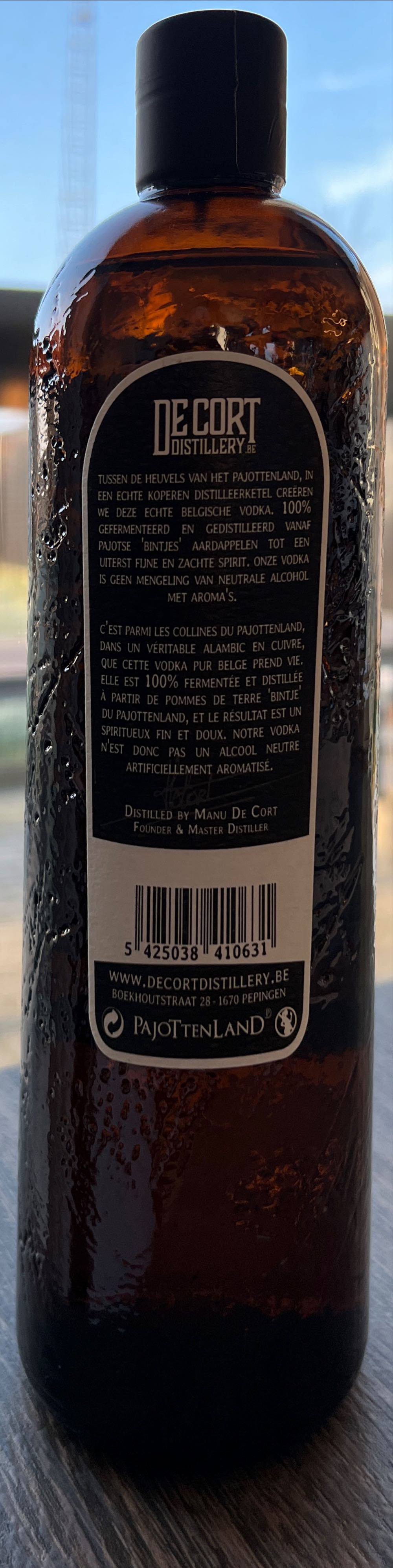 De Cort - Potato Vodka - De Cort Belgian Farm Distillery (700 mL) alcohol collectible [Barcode 5425038410631] - Main Image 2