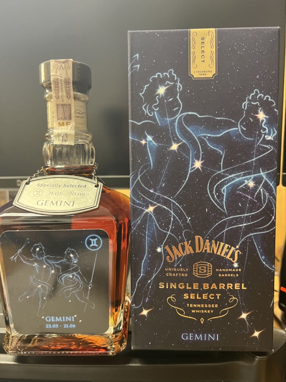 Zodiac Gemini 2021 Poland - Jack Daniel’s Distillery, Lynchburg, TN (700 mL) alcohol collectible [Barcode 1220981954324] - Main Image 2