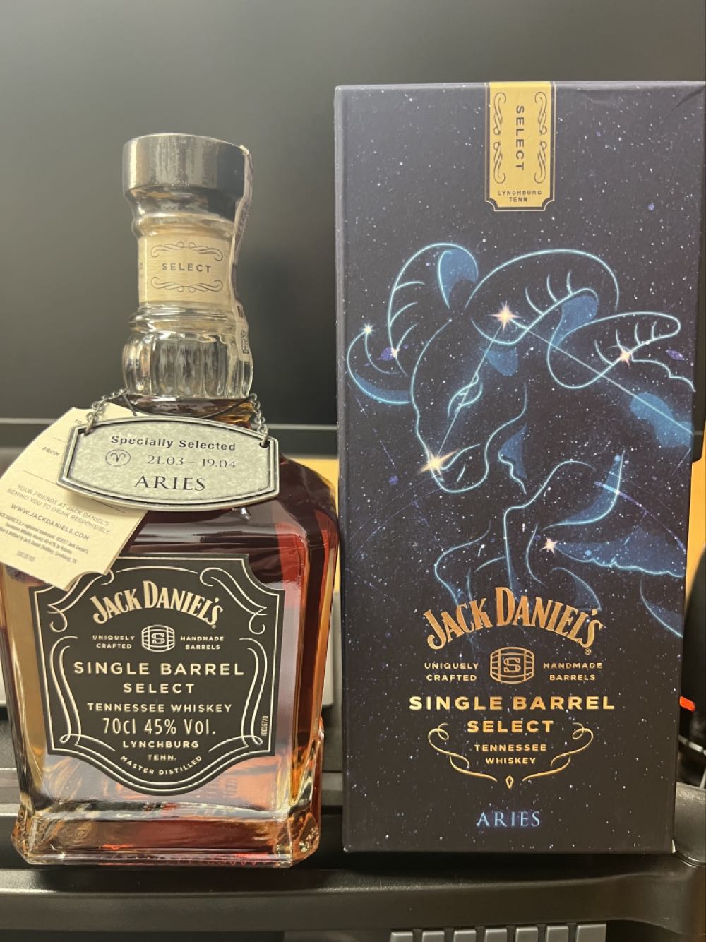 DEPT. 56 : Charcoal Building