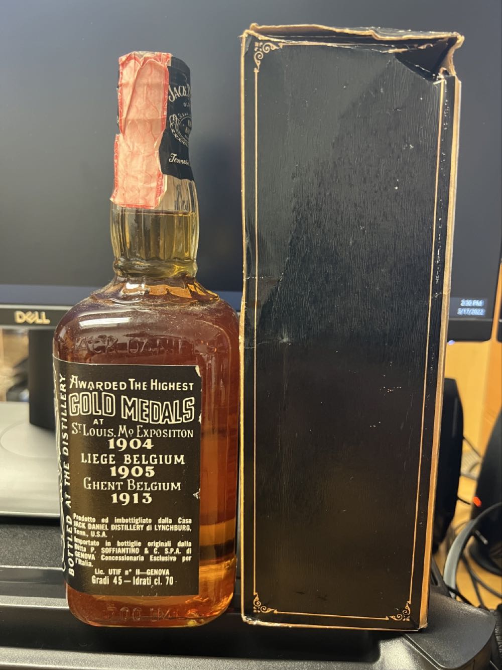 Black Label 1985 Italy - Jack Daniel’s Distillery, Lynchburg, TN (700 mL) alcohol collectible [Barcode 082184090244] - Main Image 4