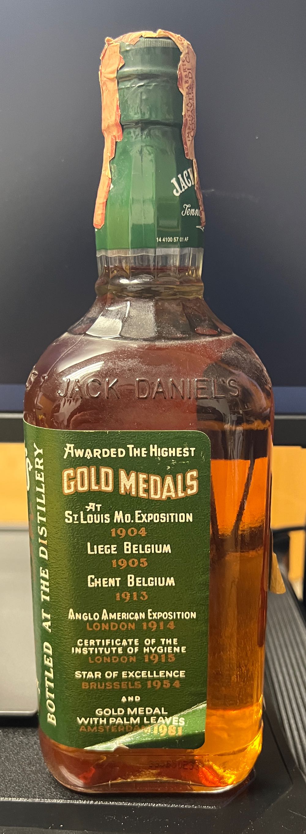 Green Label Italy 2000 1 Liter - Jack Daniel’s Distillery, Lynchburg, TN (1 L) alcohol collectible [Barcode 082184090060] - Main Image 4