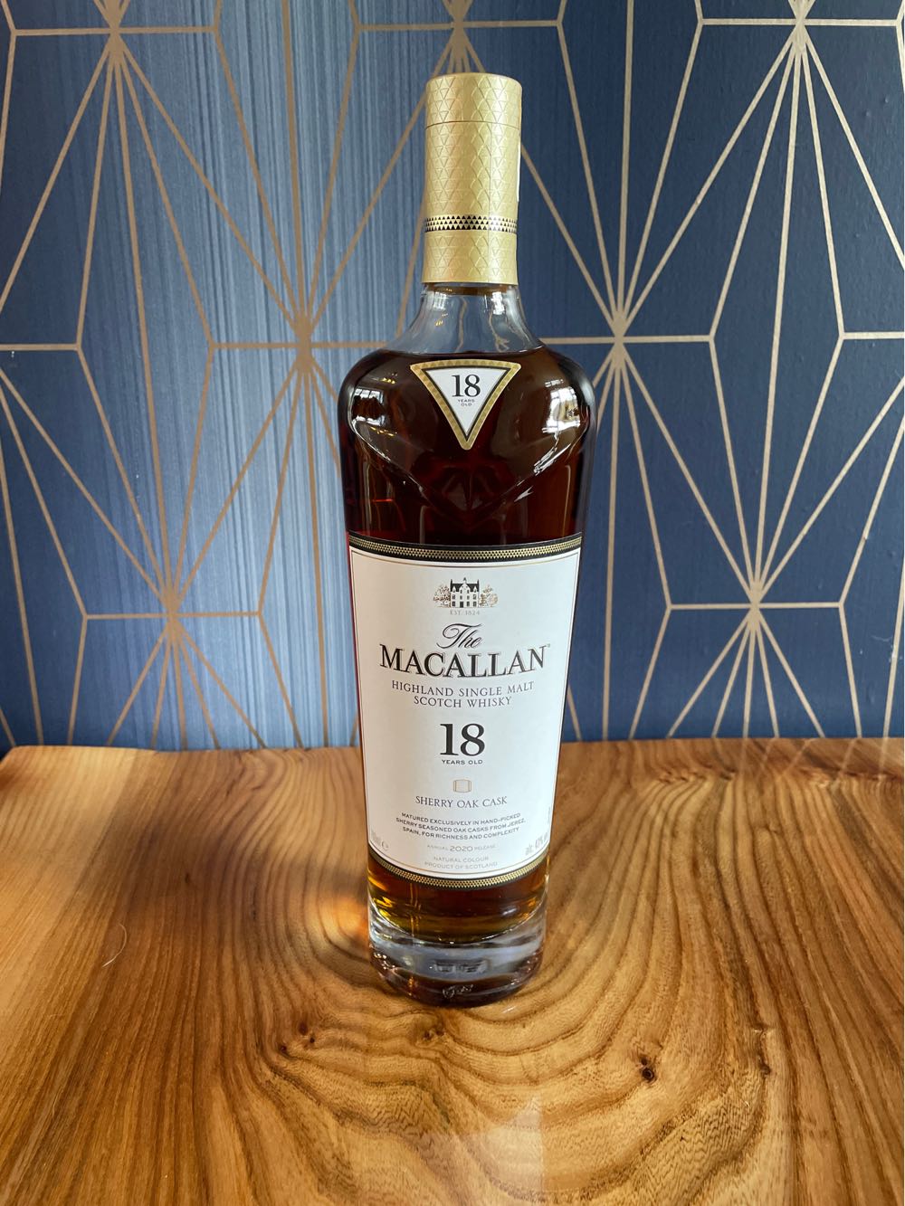 Macallan 18 Sherry Cask 2022 - The Macallan Distillery (700 mL) alcohol collectible [Barcode 5010719187003] - Main Image 2