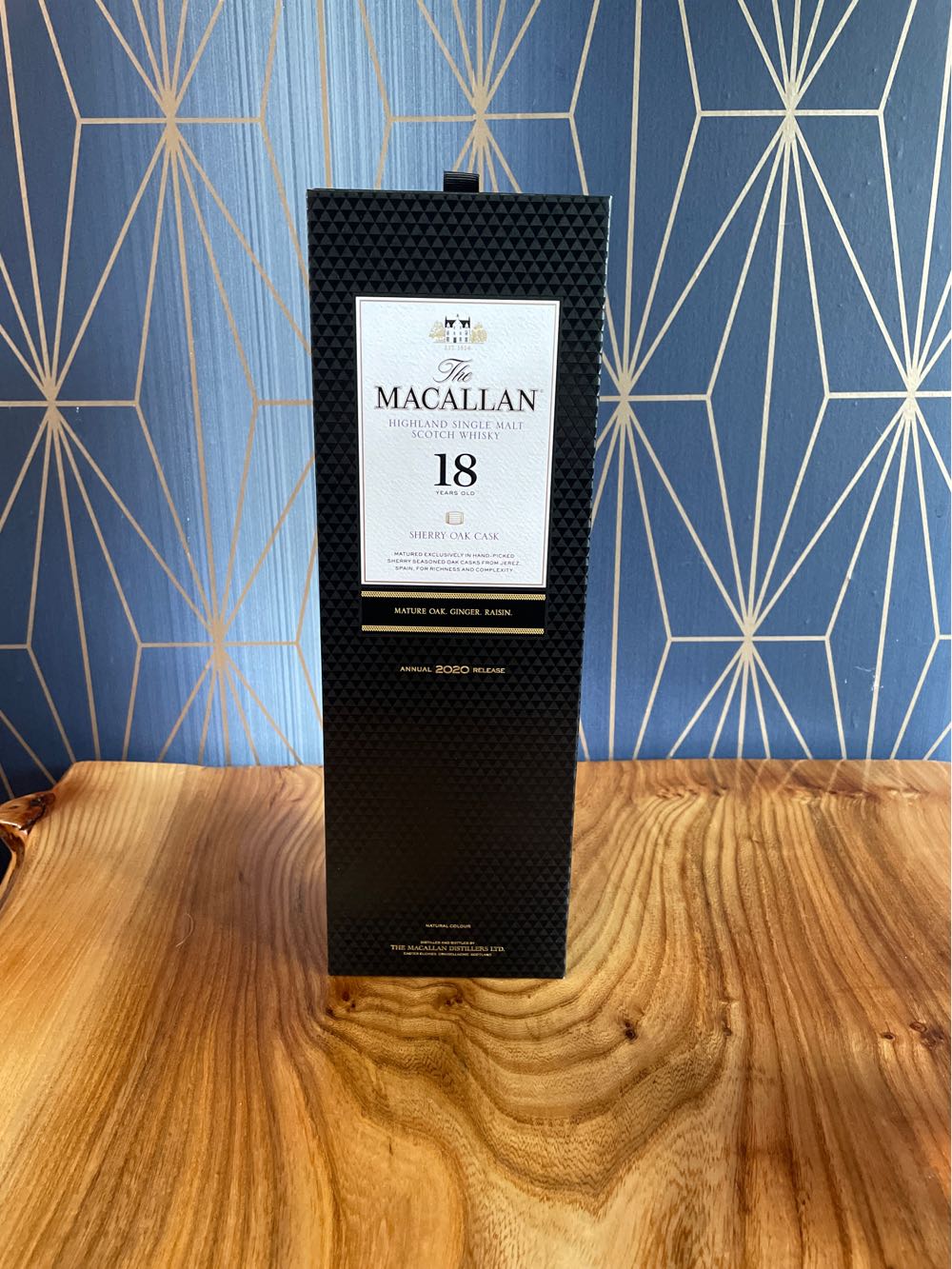 Macallan 18 Sherry Cask 2022 - The Macallan Distillery (700 mL) alcohol collectible [Barcode 5010719187003] - Main Image 3