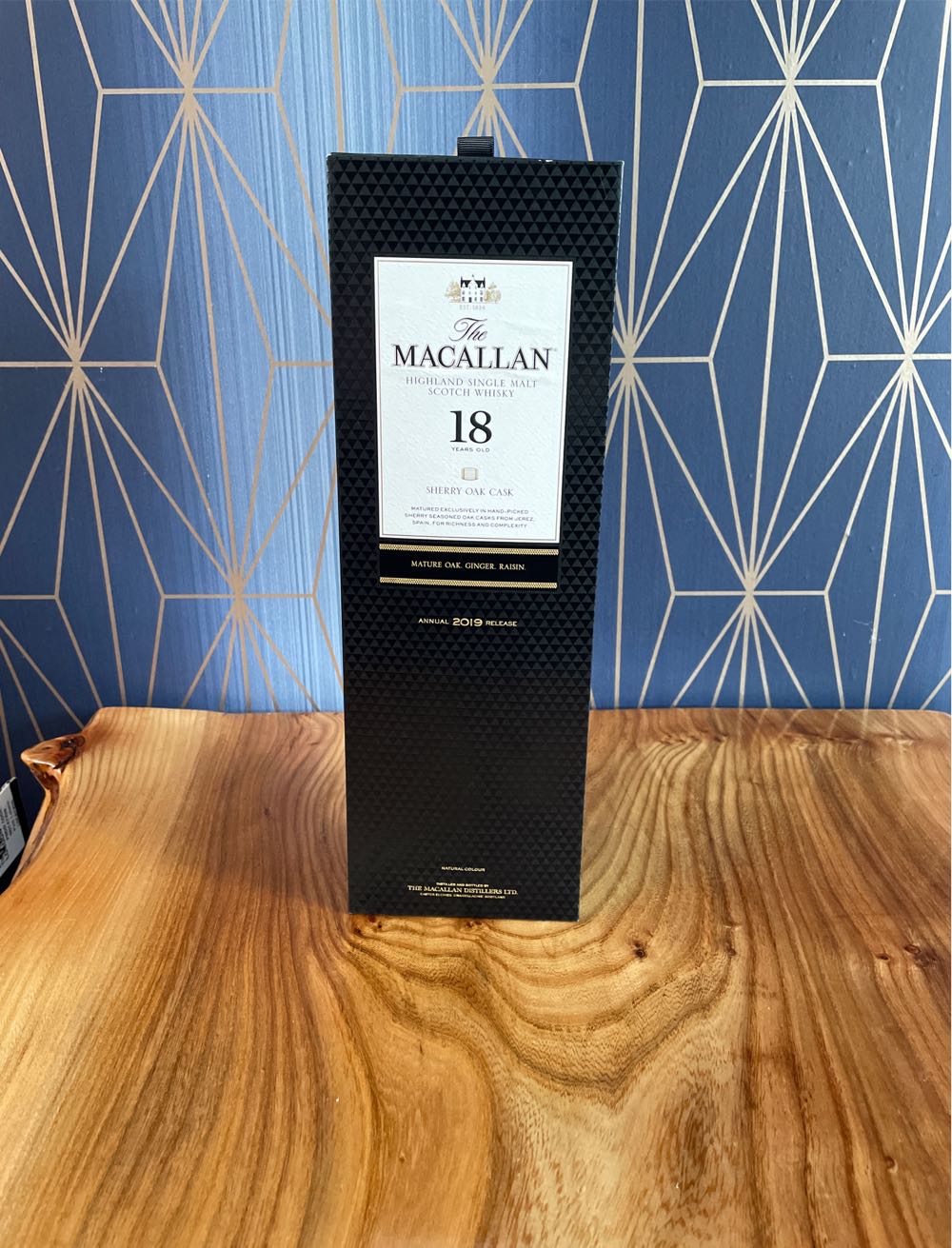 Macallan 18 Sherry Cask 2022 - The Macallan Distillery (700 mL) alcohol collectible [Barcode 5010719187003] - Main Image 4