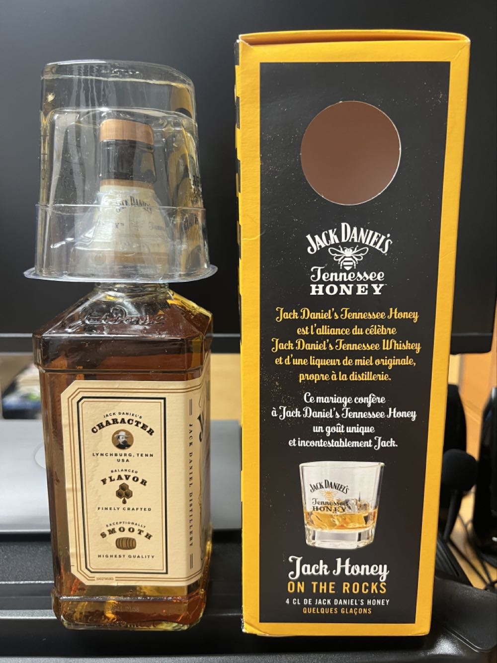 Set Honey With Shot Glass France 2020 - Jack Daniel’s Distillery, Lynchburg, TN (700 mL) alcohol collectible [Barcode 5099873001370] - Main Image 2