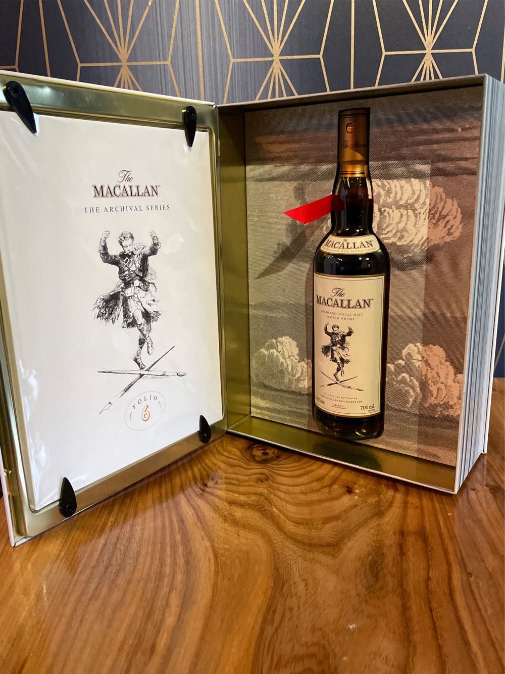 The Macallan The Archival Series Folio 6 Single Malt Scotch - Macallan (700 mL) alcohol collectible [Barcode 5010314310523] - Main Image 2