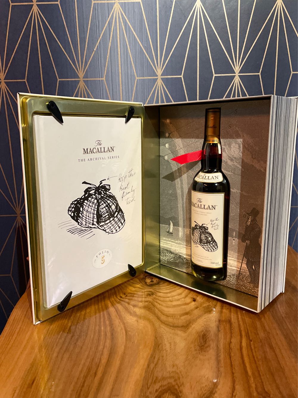 Macallan The Macallan Folio 5 The Archival Series Folio - Macallan (700 mL) alcohol collectible [Barcode 5010314308940] - Main Image 2