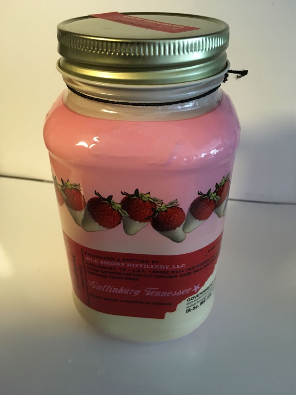 Ole Smoky White Chocolate Strawberry Cream Moonshine - Ole Smoky Moonshine (750 mL) alcohol collectible [Barcode 853915008797] - Main Image 2