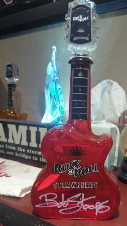 Rock N Roll Strawberry Silver Tequila - Rock ‘n Roll Imports (750 mL) alcohol collectible [Barcode 7503006845369] - Main Image 2