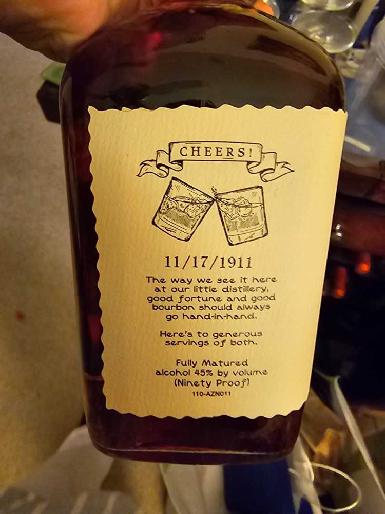 Maker’s Mark Bourbon Whisky - The Makers Mark Distillery, Inc. (750 mL) alcohol collectible [Barcode 085246139431] - Main Image 3