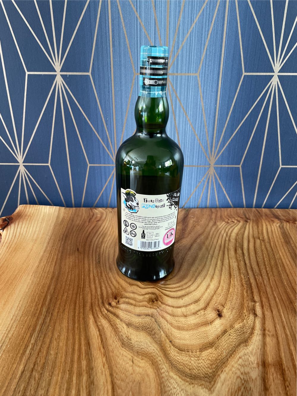 Ardbeg Ardcore CR - Islay (700 mL) alcohol collectible [Barcode 5010494975284] - Main Image 2