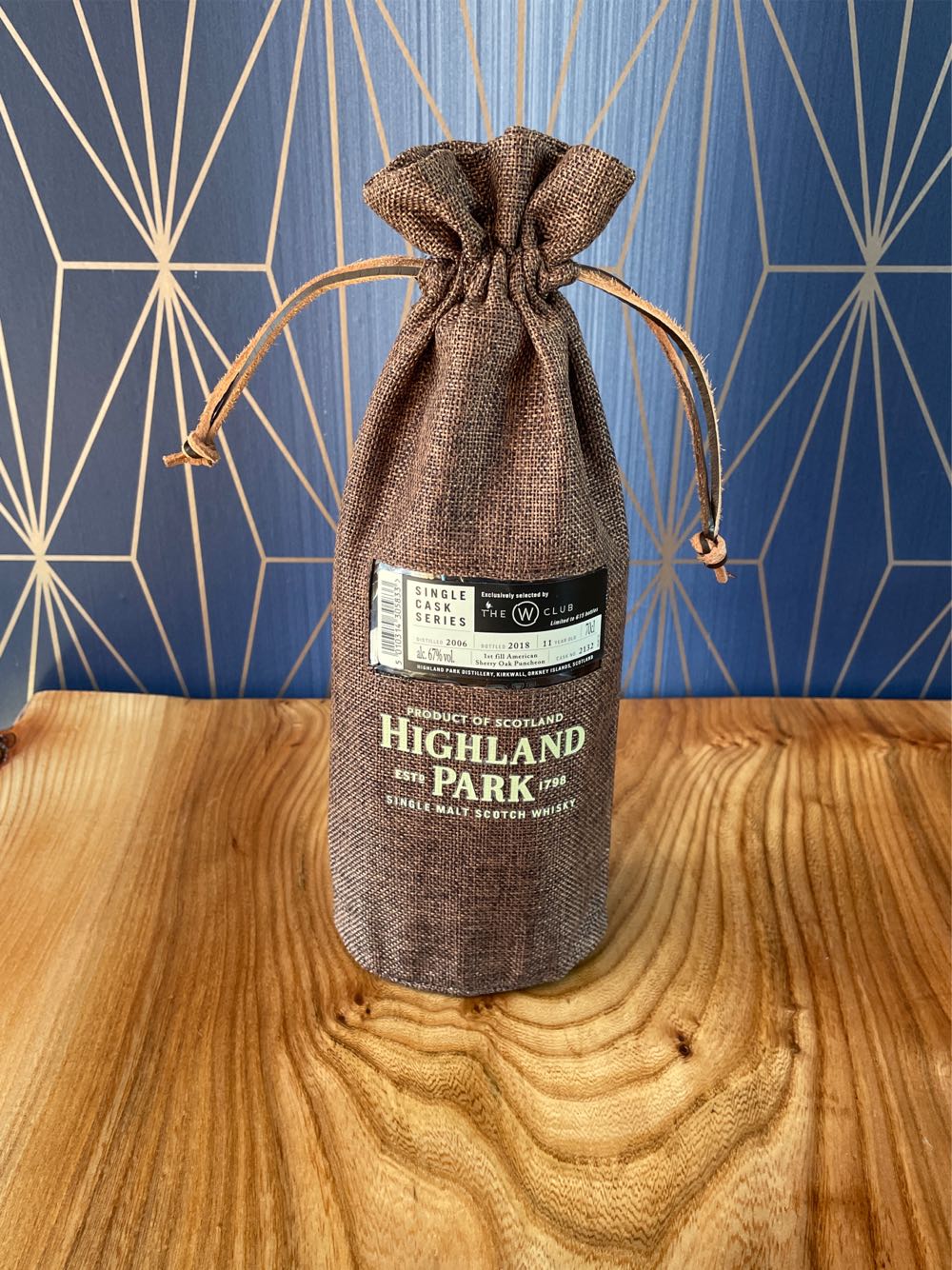Highland Park Single Cask - Highland Park (700 mL) alcohol collectible [Barcode 5010314305833] - Main Image 2