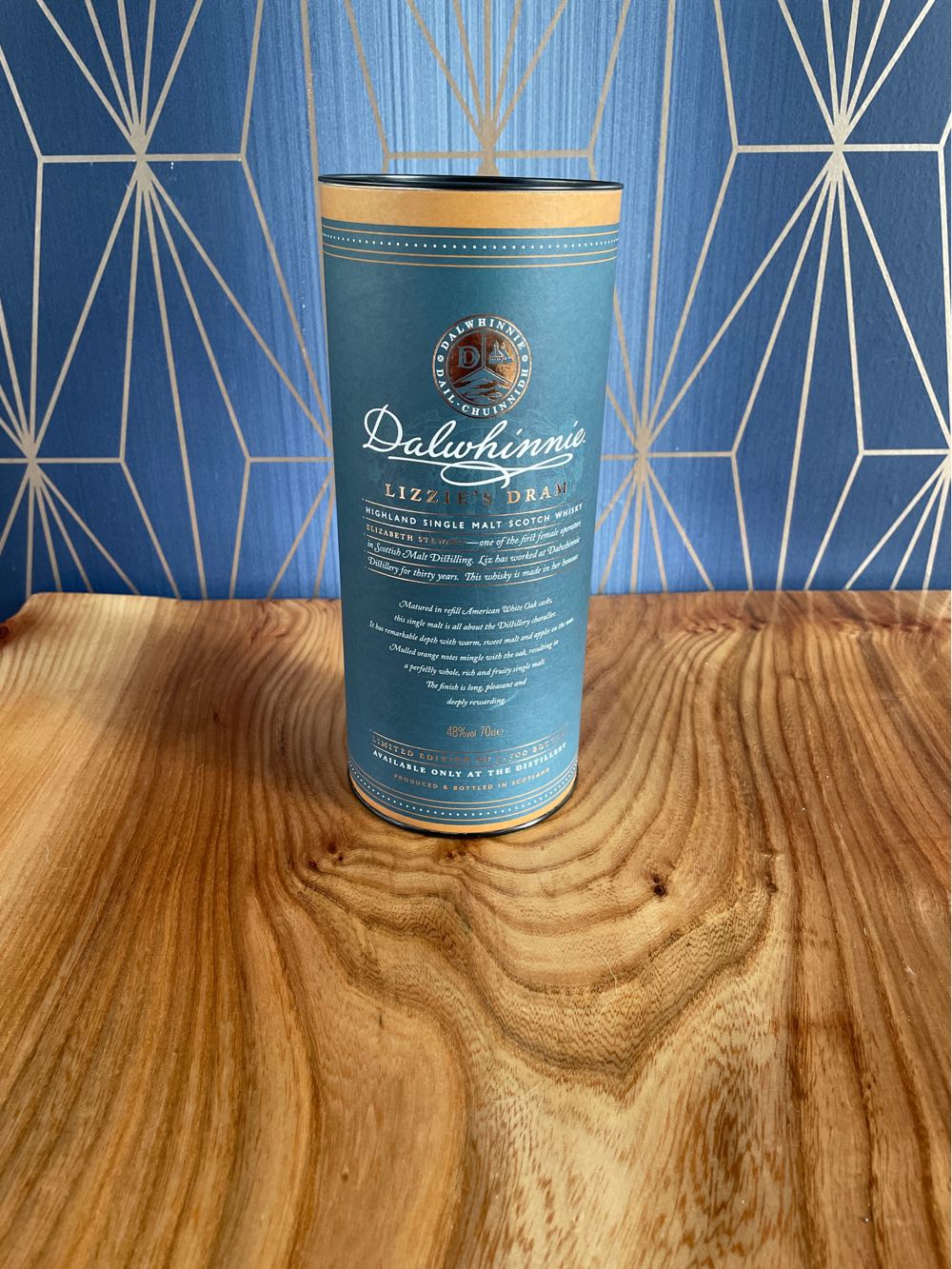 Dalwhinnie Lizzie’s Dram - The Dalwhinnie Distillery (700 mL) alcohol collectible [Barcode 5000281051277] - Main Image 2