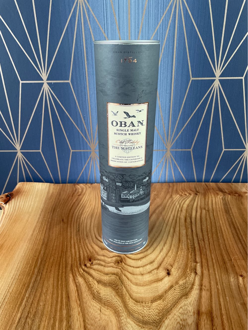 Oban Old Teddy ‘the Macleans’ - Oban Distillery (700 mL) alcohol collectible [Barcode 5000281056968] - Main Image 2