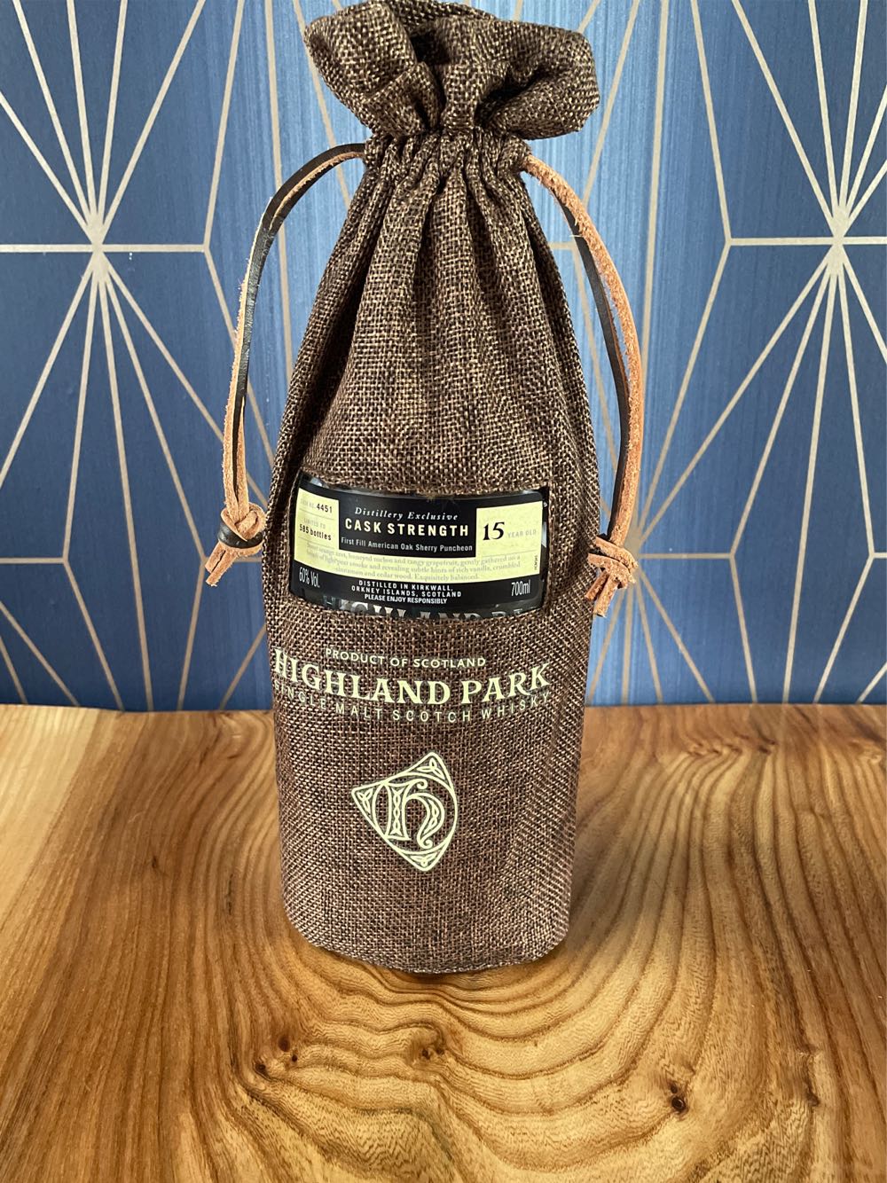 Highland Park 15 Year Old Distillery Exclusive - Highland Park (700 mL) alcohol collectible [Barcode 5010314309022] - Main Image 2