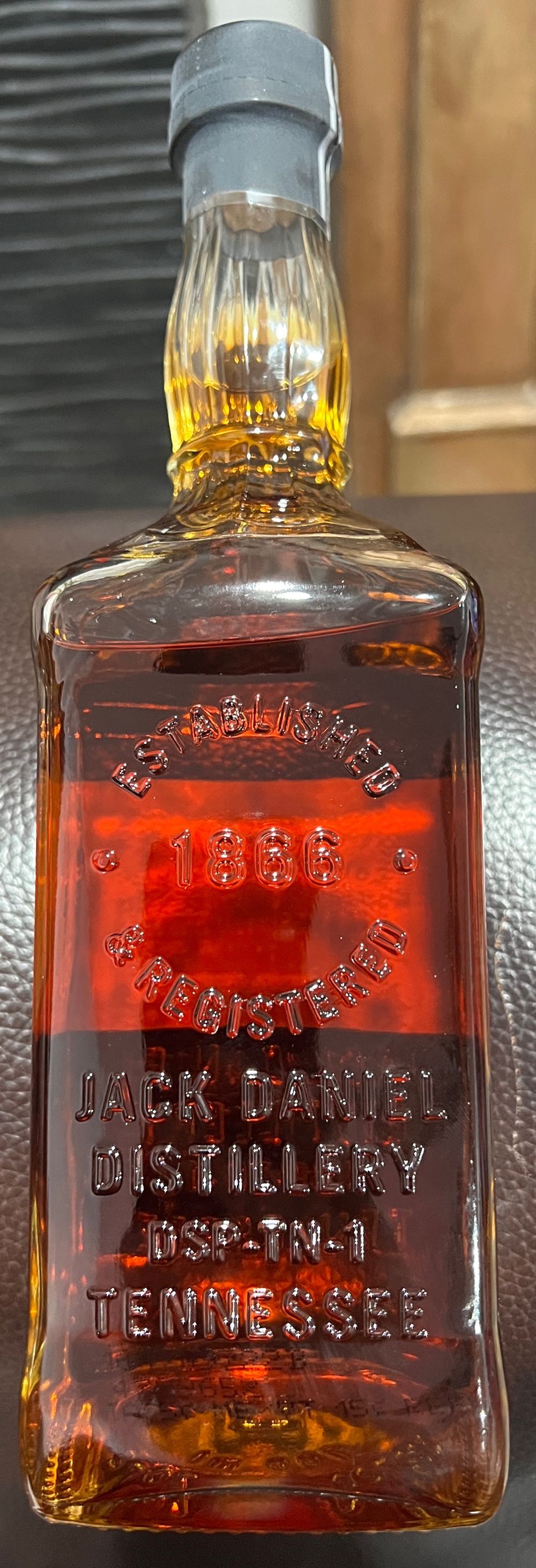 Jack Daniel’s Bonded Tennessee Whiskey - Jack Daniel Distillery, Lynchburg, TN (700 mL) alcohol collectible [Barcode 082184005934] - Main Image 2