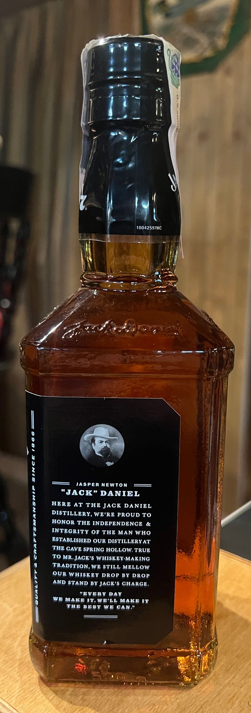 Black Label - Jack Daniels Distillery (500 mL) alcohol collectible [Barcode 5099873046067] - Main Image 2