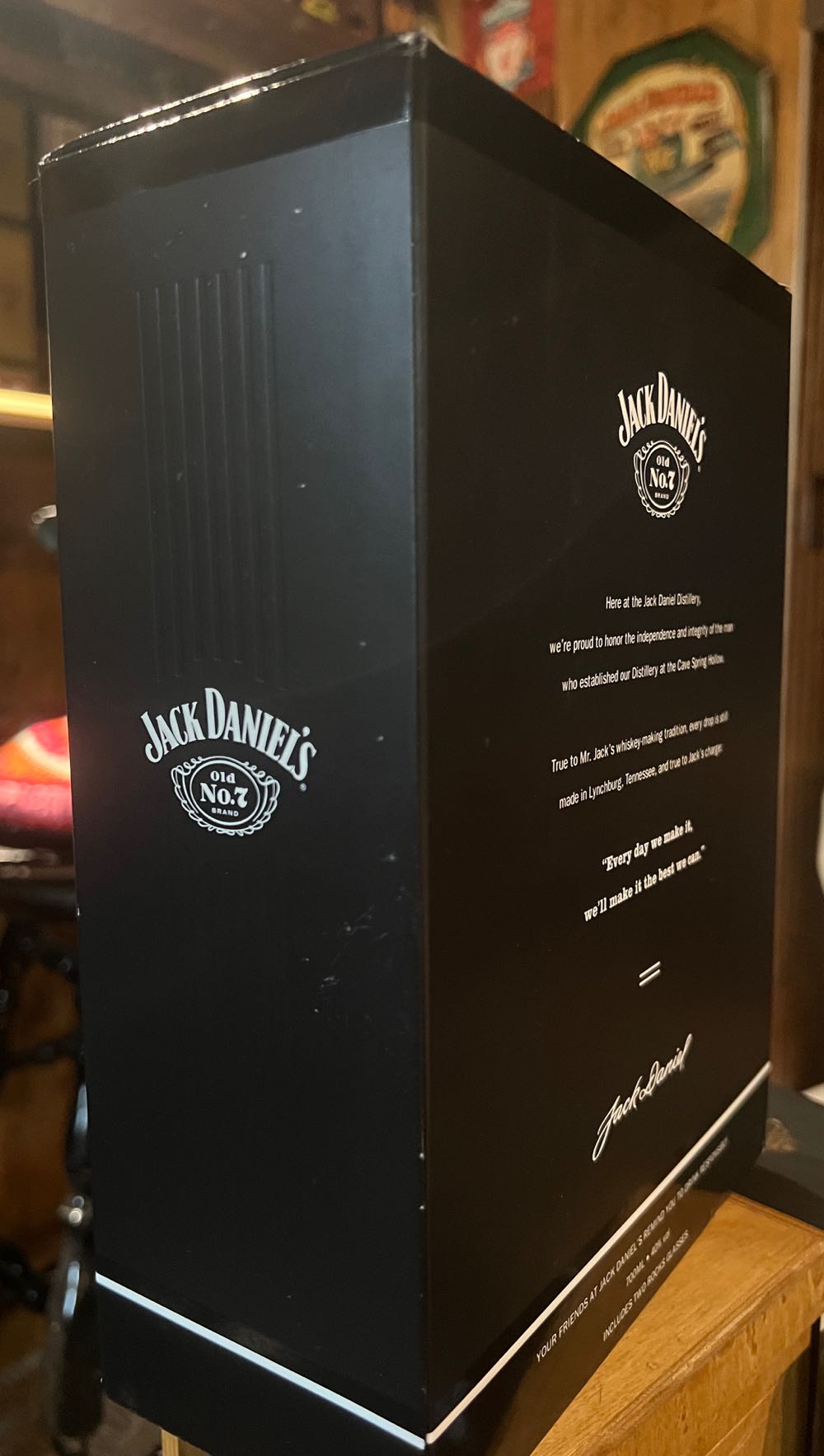 Xxxx - Set Black Label & 2 Glasses Bulgaria - Jack Daniel’s Distillery, Lynchburg, TN (700 mL) alcohol collectible [Barcode 5099873045848] - Main Image 3