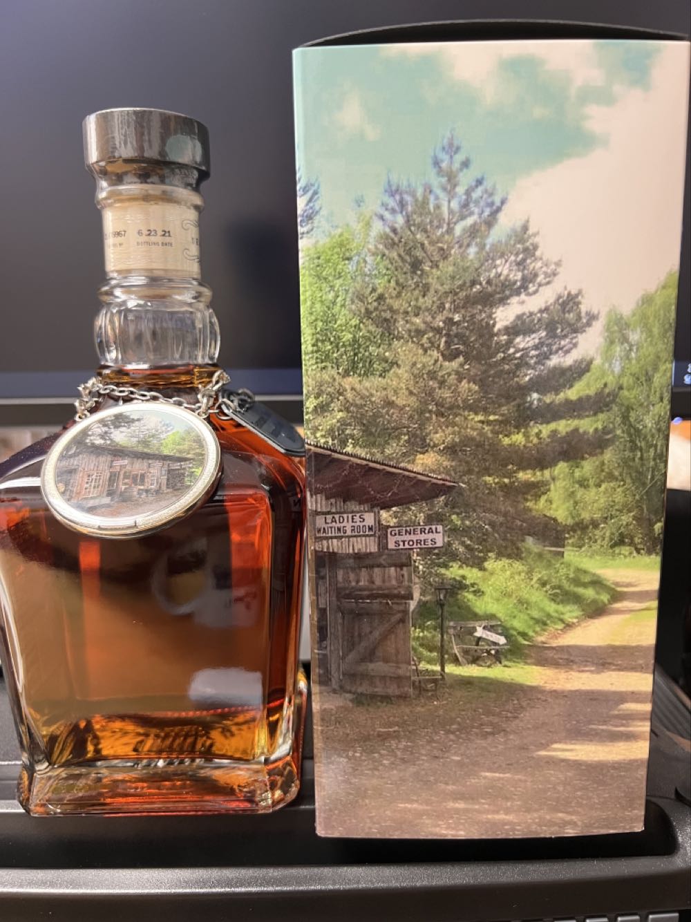 Tennessee Jack Shack 2021 - Jack Daniel’s Distillery, Lynchburg, TN (750 mL) alcohol collectible [Barcode 082184004289] - Main Image 3