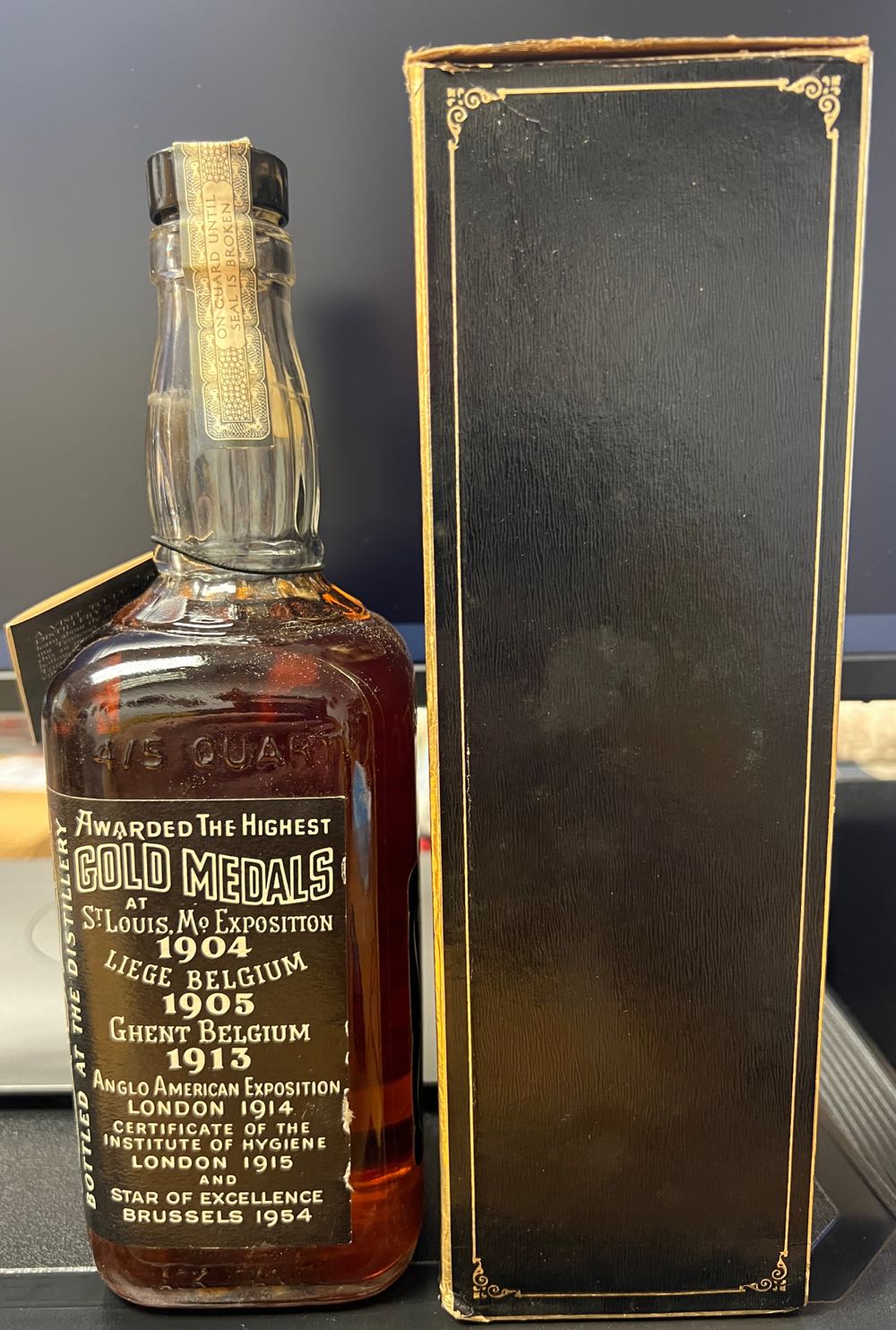 Black Label 1973 4/5 Quart - Jack Daniel’s Distillery, Lynchburg, TN alcohol collectible - Main Image 4