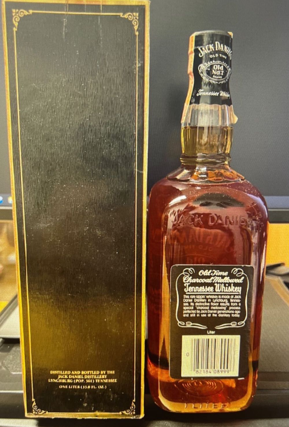 Black Label 1984 Fake Seal 1 L - Jack Daniel’s Distillery, Lynchburg, TN (1 L) alcohol collectible - Main Image 2