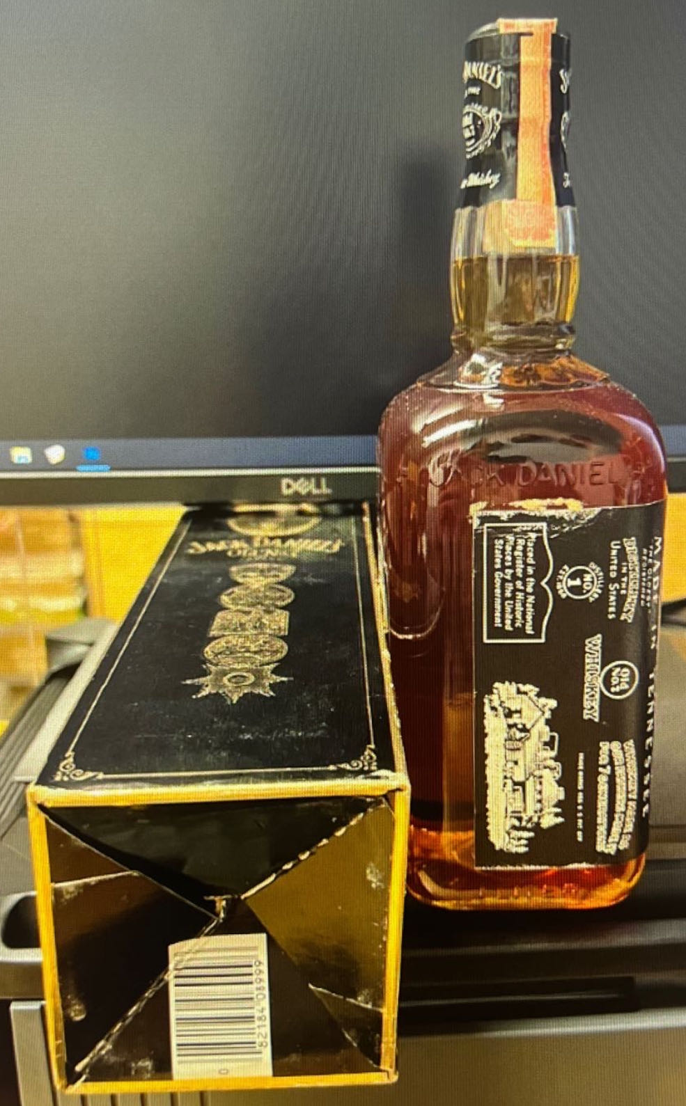 Black Label 1984 Fake Seal 1 L - Jack Daniel’s Distillery, Lynchburg, TN (1 L) alcohol collectible - Main Image 4