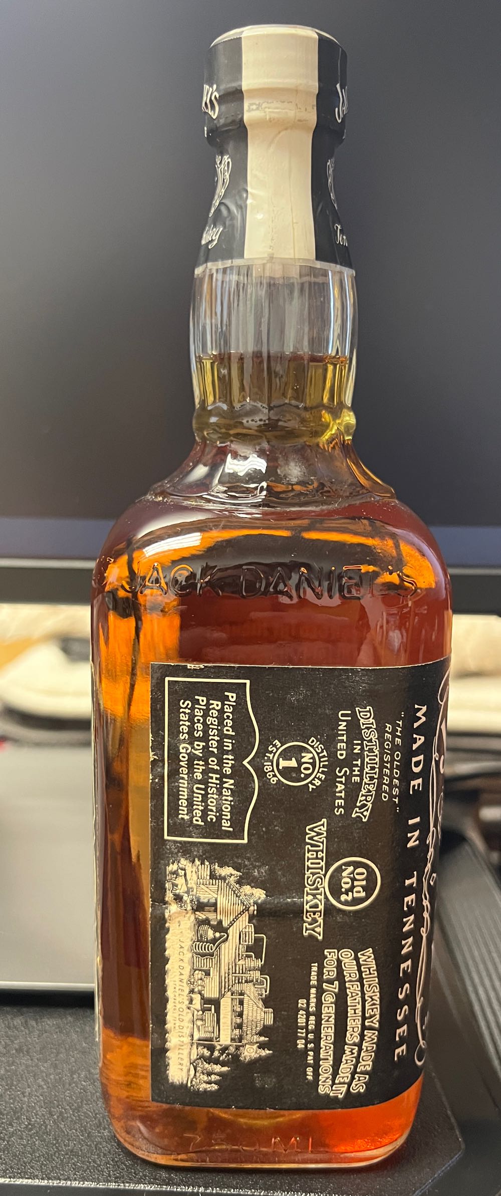 Black Label 1987 Taiwan - Jack Daniel’s Distillery, Lynchburg, TN (750 mL) alcohol collectible - Main Image 2