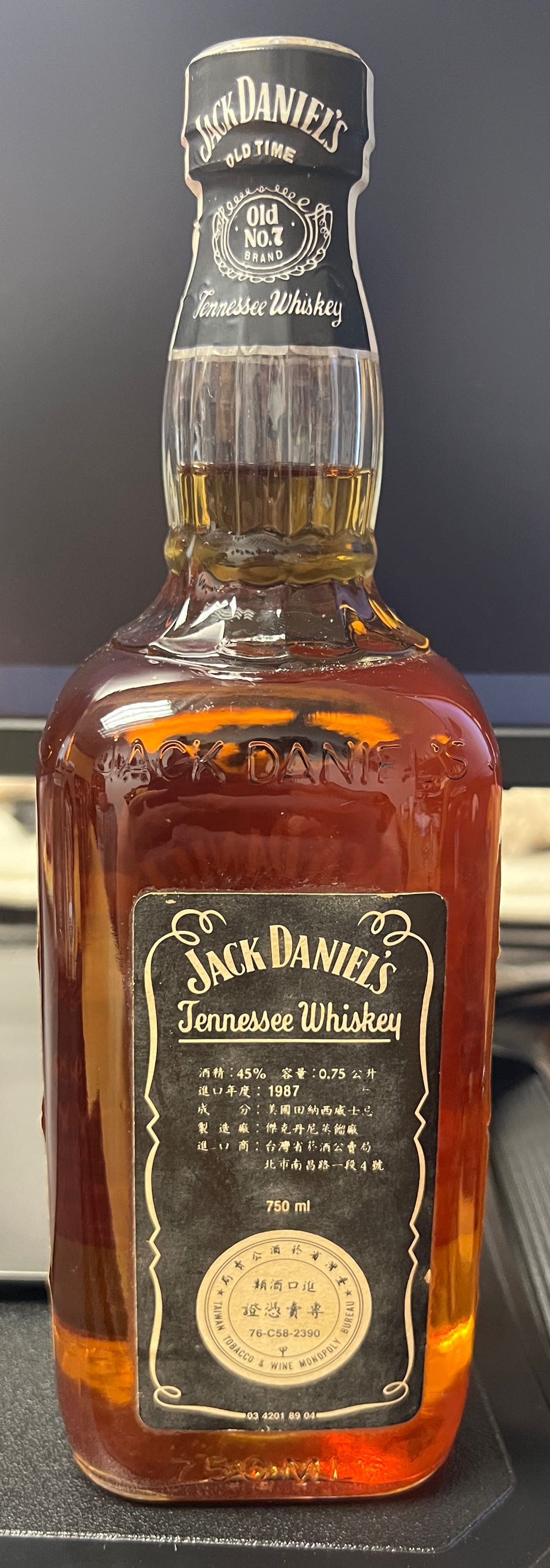 Black Label 1987 Taiwan - Jack Daniel’s Distillery, Lynchburg, TN (750 mL) alcohol collectible - Main Image 3