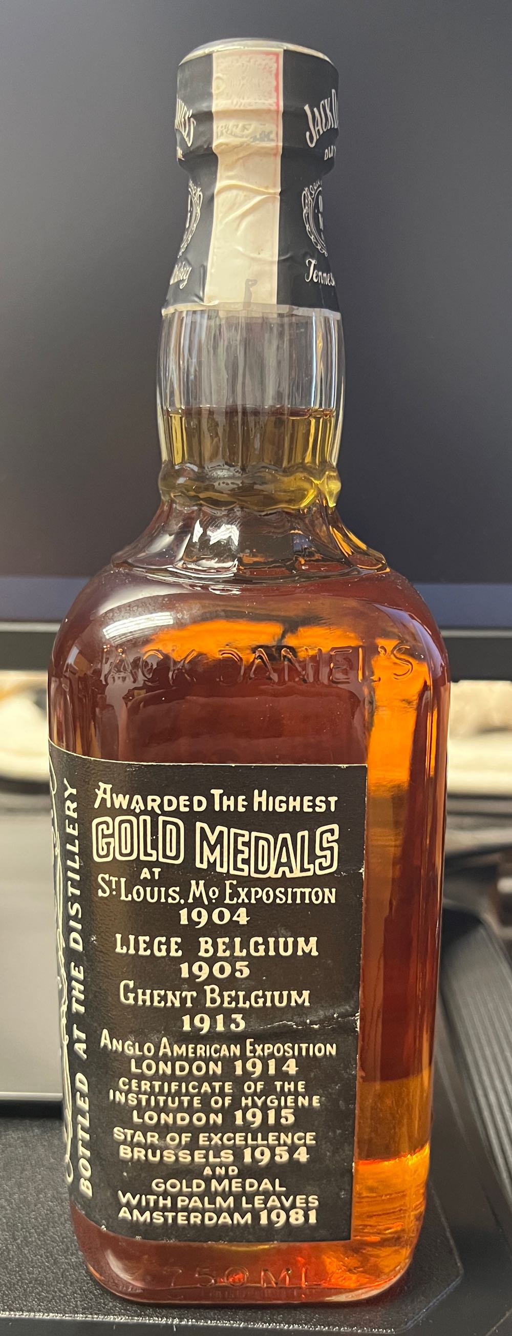 Black Label 1987 Taiwan - Jack Daniel’s Distillery, Lynchburg, TN (750 mL) alcohol collectible - Main Image 4