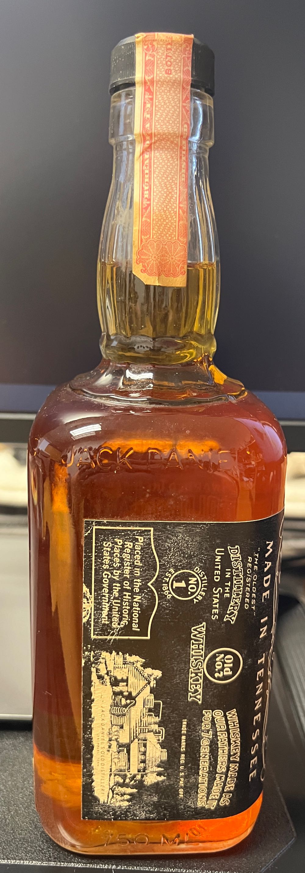 Black Label 1984 Asia - Jack Daniel’s Distillery, Lynchburg, TN (750 mL) alcohol collectible - Main Image 2