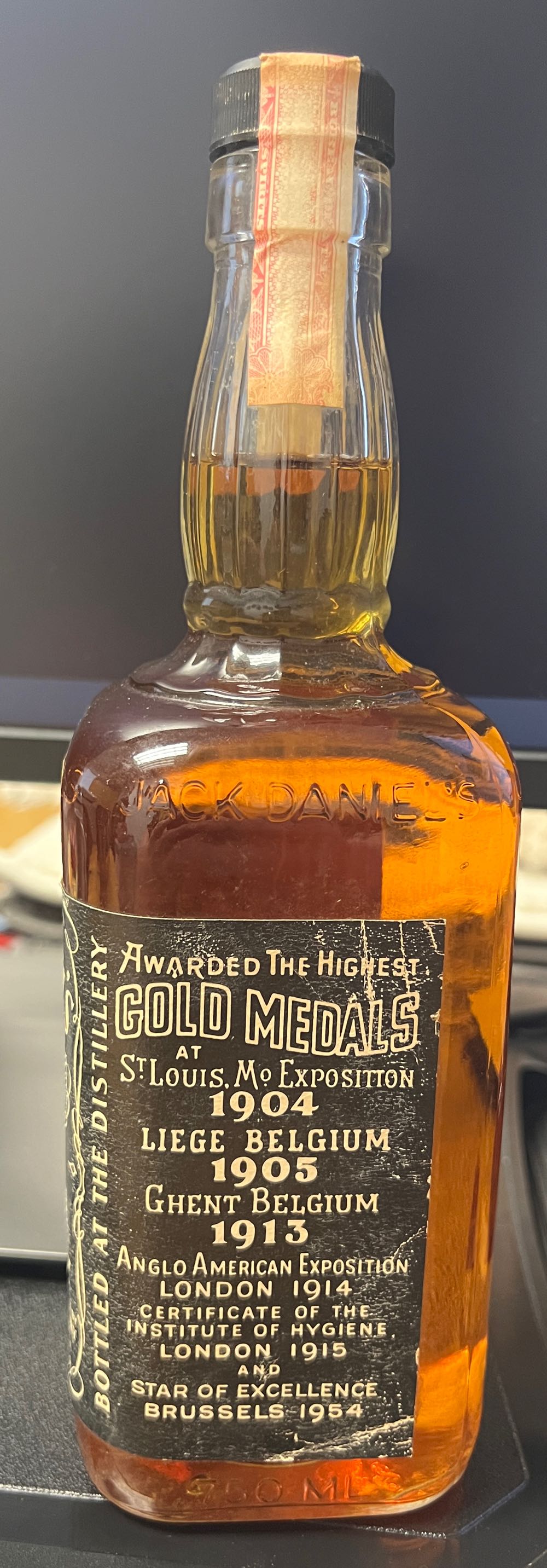 Black Label 1984 Asia - Jack Daniel’s Distillery, Lynchburg, TN (750 mL) alcohol collectible - Main Image 3