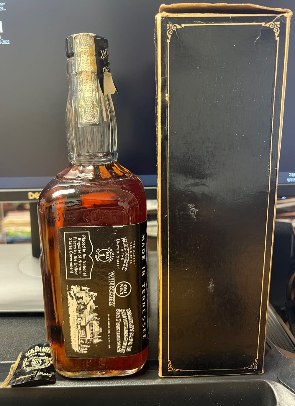Black Label 1975 4/5 Quart - Jack Daniel’s Distillery, Lynchburg, TN alcohol collectible - Main Image 2