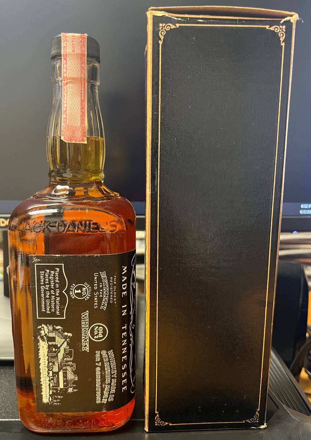Black Label 1983 Japan With Box - Jack Daniel’s Distillery, Lynchburg, TN (750 mL) alcohol collectible [Barcode 082184090008] - Main Image 2
